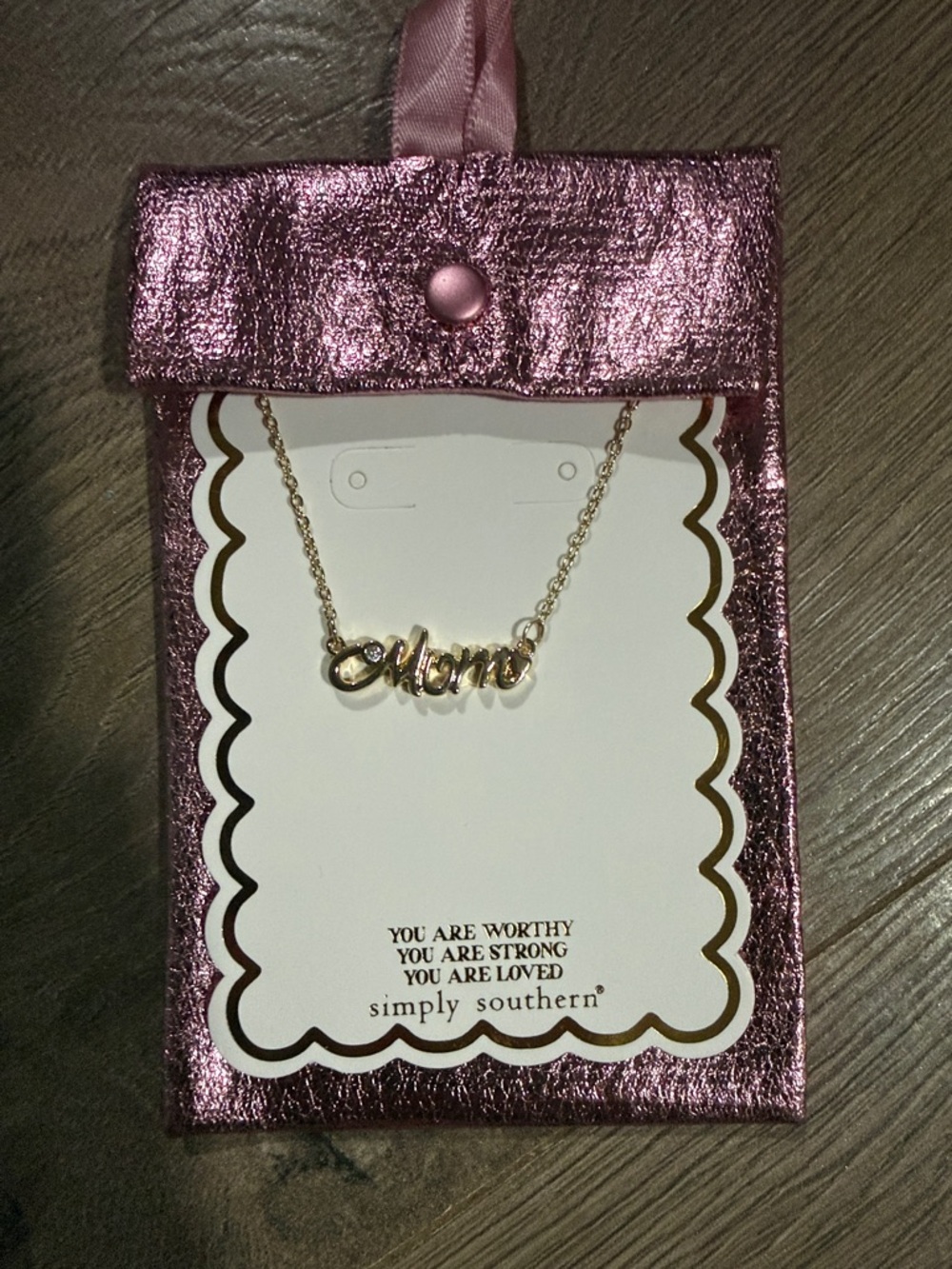 Simply Southern Gold 'Mom' Script Pendant Necklace